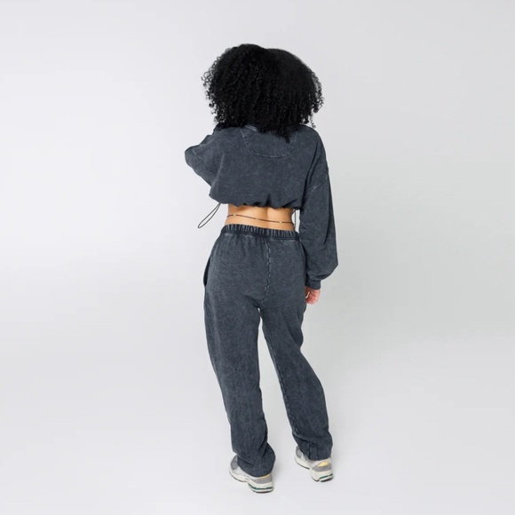 STRIPT Cozy crop sweatshirt - Picture 3 of 8
